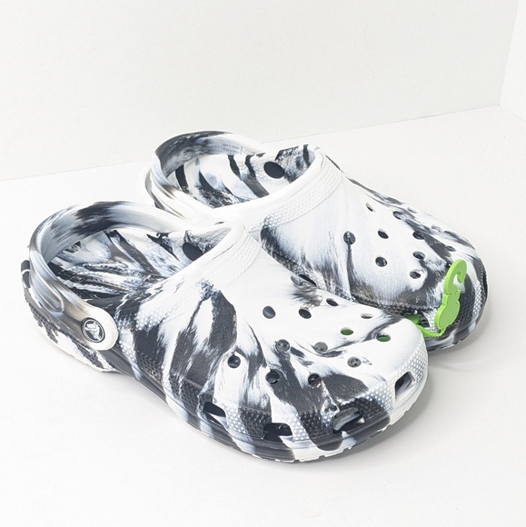 CROCS Classic Tie-Dye Marble Clogs, Black/White, Big Kids 6 - Picture 1 of 5